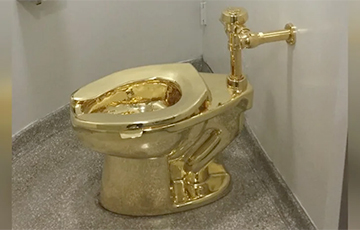 Sotheby’s продает золотой унитаз за $10 миллионов