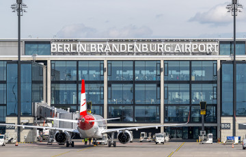 Главный аэропорт Берлина закрывали из-за неопознанных дронов
