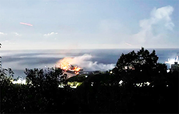 Из-за атаки дронов на порт в Туапсе загорелся нефтяной танкер