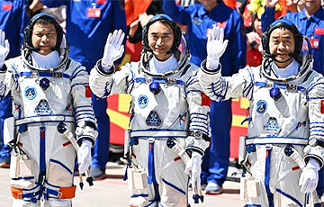 Chinese Astronauts Stuck In Space