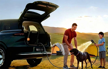 В Китае показали электрифицированный премиальный кроссовер с душем в багажнике