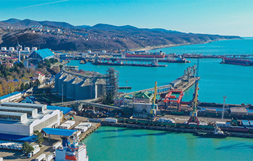 Марскія дроны атакавалі Туапсэ: палае адзін з караблёў