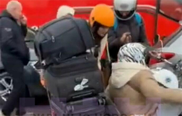 Беларусы знайшлі спосаб праскочыць мяжу без чаргі