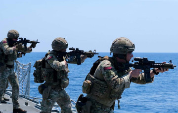 Британские морпехи учатся захвату судов и нефтяных вышек в Балтийском море