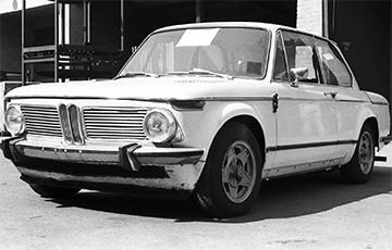 Porsche спрятал свой автомобиль под кузовом BMW