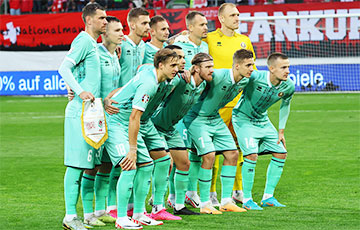 Сборная Беларуси по футболу, которая застряла на польской границе, прилетела в Данию