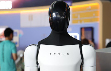Tesla хоча стварыць армію робатаў