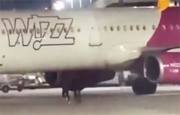 В Германии пассажиры пытались догнать самолет, выбежав на взлетную полосу