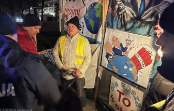 A Pro-Russian Tent Site Near The U.S. Embassy Was Dismantled In Warsaw