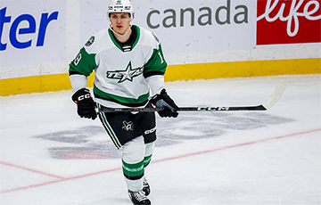 Новое имя в списке бомбардиров: в НХЛ отличился очередной белорус