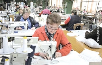 Работники швейной фабрики в Жлобине мерзнут в цехах