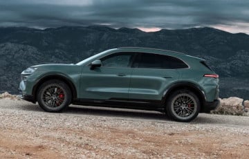 Porsche рассказала о преимуществе своего электрокроссовера Cayenne