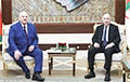Лукашэнка прывёз з Алжыру плашч з вярблюджай воўны