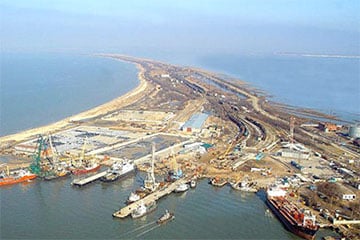 Порт в России горит четвертый день после ударов ВСУ