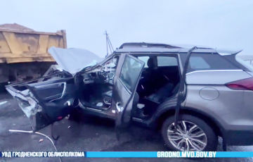 На трассе под Гродно Geely столкнулся с грузовиком