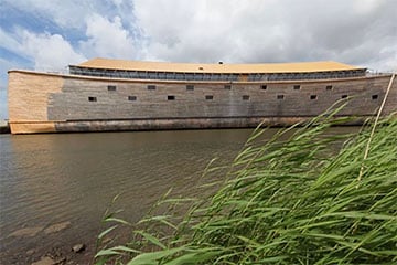 Mirror: Африканский «Ной» строит восемь ковчегов, ожидая Великий потоп