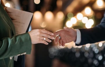 Russian Diplomats No Longer Have To Show Their Hands At Meetings