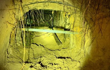 Через тоннель под ограждением на границе Польши с Беларусью прошло около 100 человек