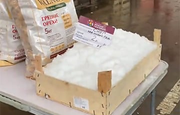 На рынке в Беларуси продавали снег на Новый год