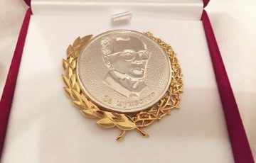 Дачка Анджэя Пачобута прыняла прэмію Сахарава замест бацькі