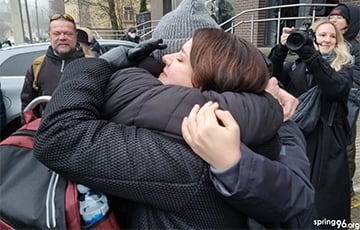 Часть освобожденных политзаключенных приехала в Вильнюс