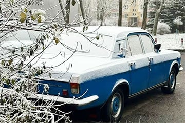 В Минске целую улицу накрыло «антропогенным» снегом