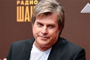 На путиниста Глызина в самолете набросилась женщина