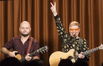 Лявон Вольский и Павел Трипуть порадовали белорусов рождественским концертом в Варшаве