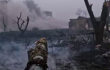 В Часовом Яру танк Т-72 ВСУ нанес 12 ударов по многоэтажке с оккупантами