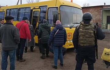 В Сумской области войска РФ зашли в приграничное село и похитили более 50 жителей