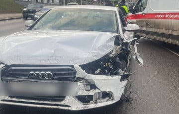 У цэнтры Мінска ўтварыўся «паравоз» з чатырох аўто