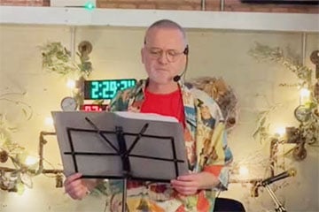 Британец побил мировой рекорд по непрерывному исполнению рождественских песен