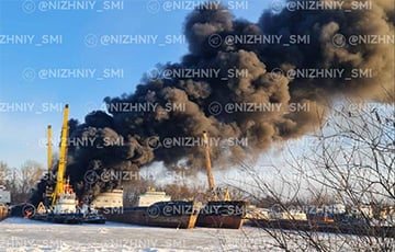 В российском Нижнем Новгороде горит судно
