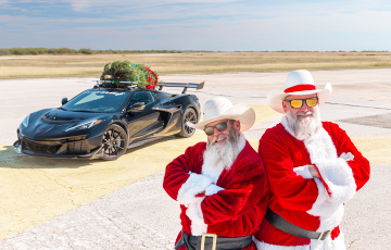 В США рождественскую елку разогнали до 315 км/ч