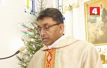 Рождественскую мессу в приходе Брестской области проводит священник из Индии