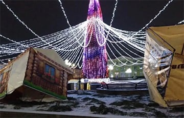 Сильный ветер перевернул праздничные палатки в Слуцке