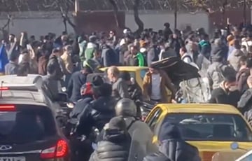 В Тегеране вспыхнули массовые протесты