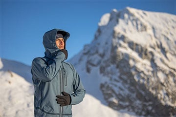 Почему современные зимние куртки греют лучше старых?