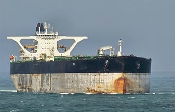 NYT: США приостановили захват нефтяного танкера после появления на нем флага РФ