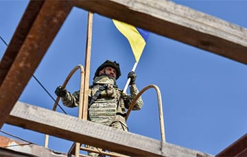 Байцы «Азова» ўсталявалі ўкраінскі сцяг у Родынскім Данецкай вобласці