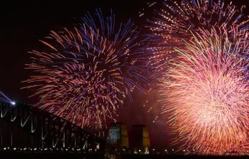 Австралия встретила Новый год впечатляющими фейерверками