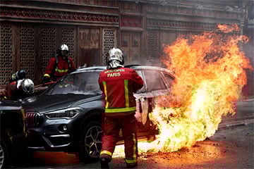 Французы спалілі больш за 800 аўтамабіляў у навагоднюю ноч