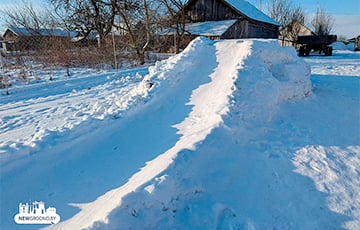 Под Гродно мужчина построил во дворе тюбинг-трассу