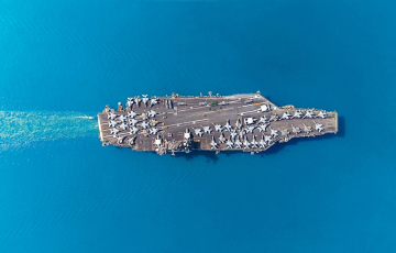 США перемещают авианосную ударную группы из Азии на Ближний Восток