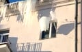 В минском многоэтажном доме вместе с сосульками сбили и кондиционер