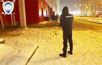 У Мінску з даху гандлёвага цэнтра звалілася глыба снегу і траўмавала пешаходку