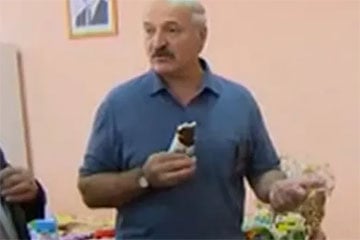 Лукашенко раскрыл тайну сиплого голоса?