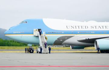 Трамп змяніў самалёт і зноў ляціць у Давос
