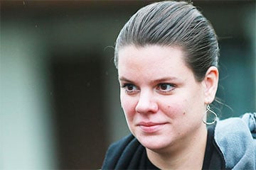 Поэтессу Полозкову объявили в розыск в России