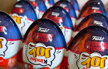 «Паліцы пустыя»: перакупшчыкі масава вывозяць з Польшчы ў Беларусь яйкі Kinder адной серыі